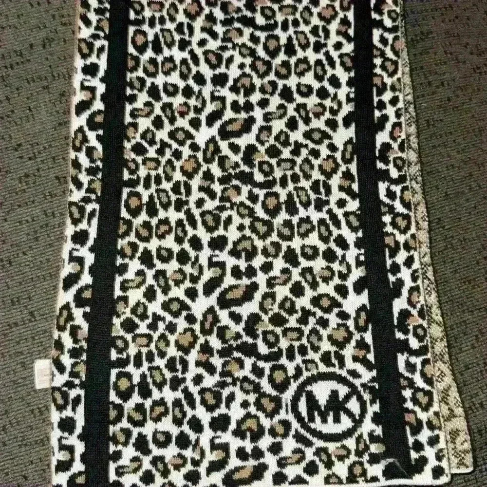 MK scarf